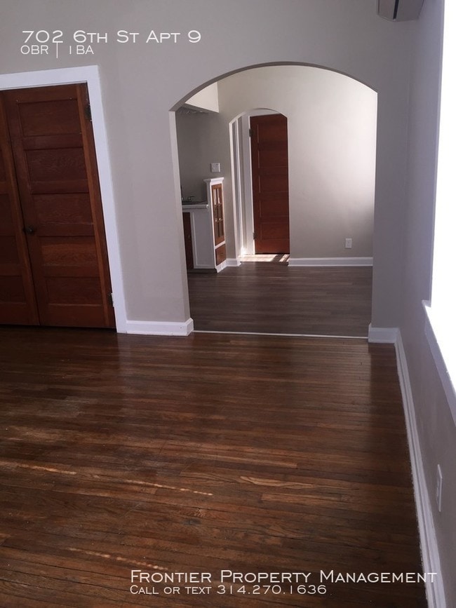 Building Photo - Efficiency Apartment in Boonville