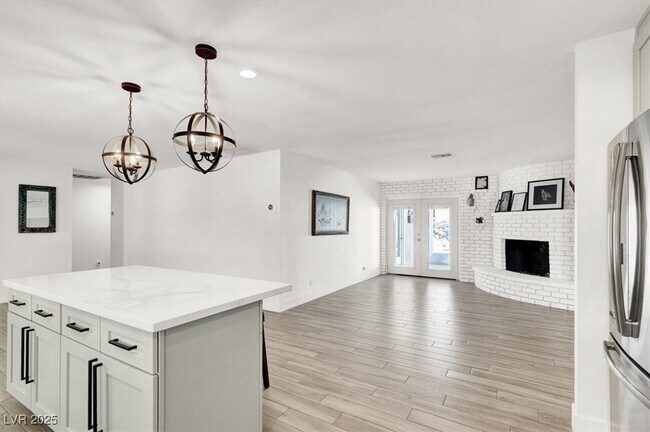 Building Photo - 1600 Eaton Dr