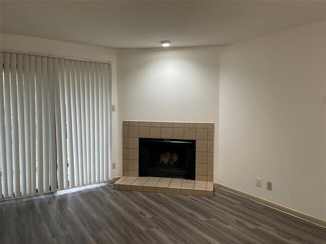 Building Photo - 8888 Tallwood Dr