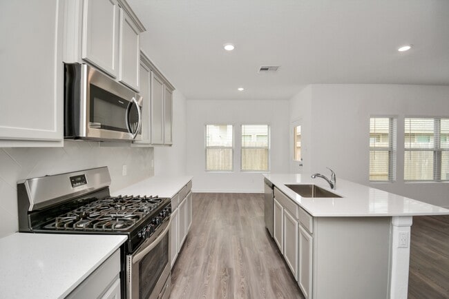 Building Photo - 15822 Kinlough Dr