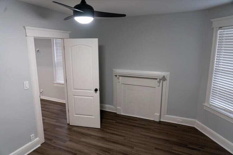 Building Photo - 22 Chapman St