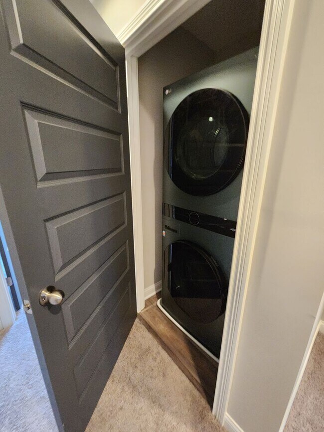 Building Photo - Deluxe Condo  In Center Street Townes Springfield, OH