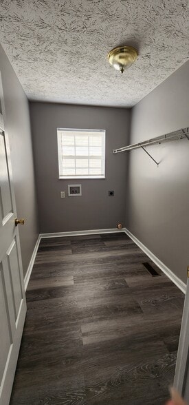 Building Photo - 1984 River Vista Cir