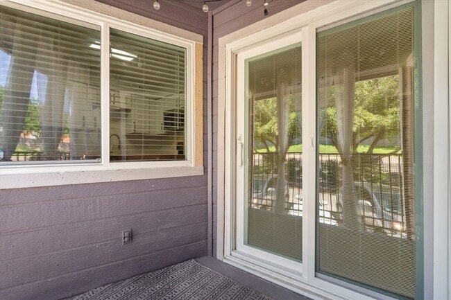 Building Photo - 1840 Burton Dr