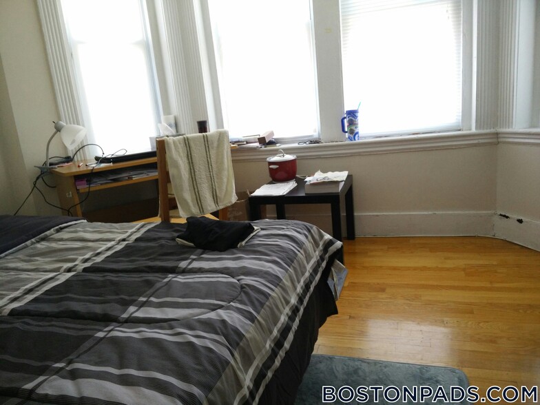 Building Photo - 171 Hemenway St