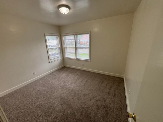 Building Photo - 549 Haskins Dr