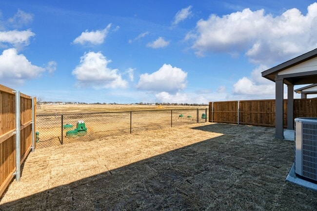 Building Photo - AVAILABLE NOW!  CUL-DE-SAC TRIPLEX LOT LOCATED ON 1-ACRE IN MIDLOTHIAN, TX!