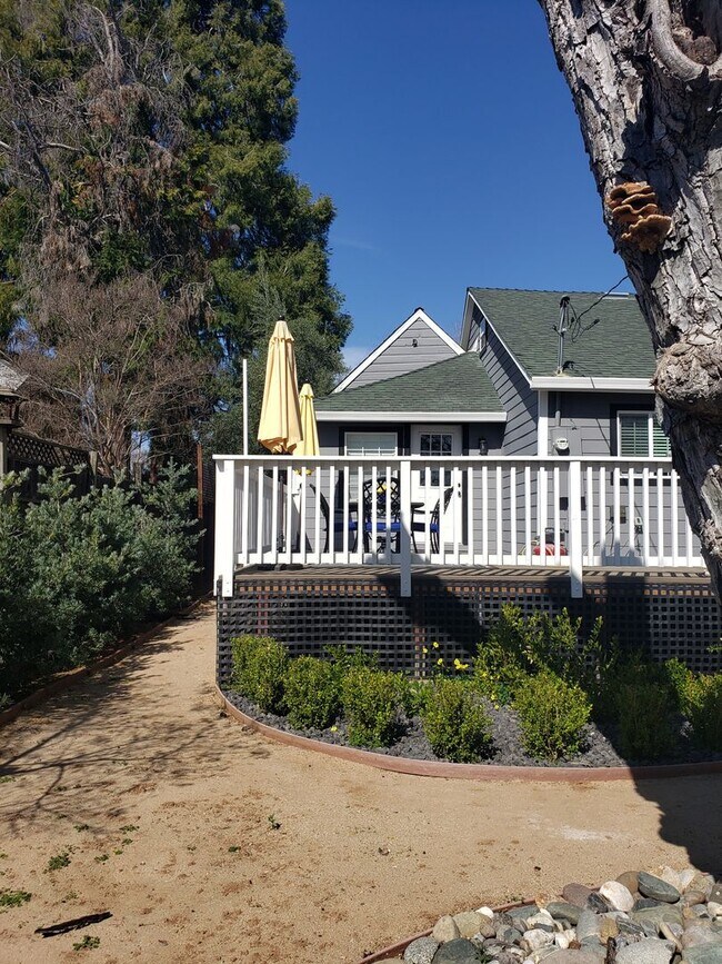 Building Photo - Historic Folsom 3 Bdrm, 2 Bath - Remodeled!