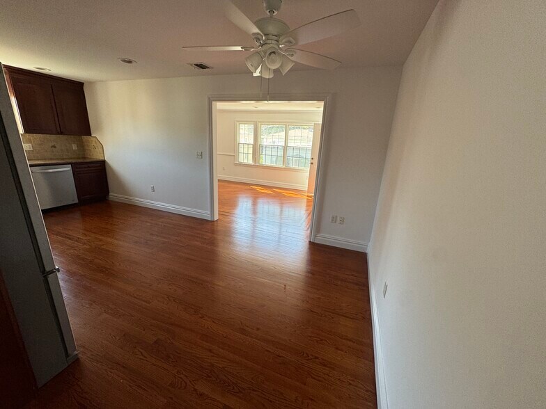 Building Photo - 41 Chobot Ln