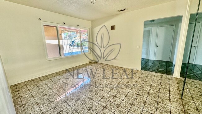 Building Photo - 970 W 14th St