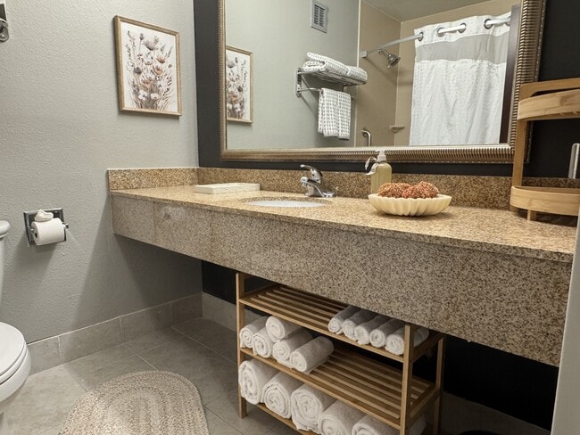 Building Photo - 6175 W Grand Ave