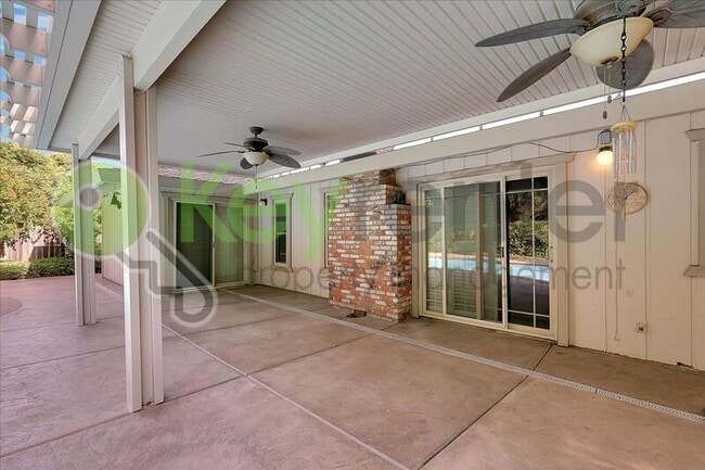 Building Photo - 304 Diamond Oaks Rd