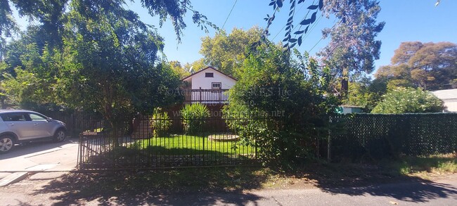 Building Photo - Central Roseville, 1 Bed, 1 Ba, Wall Air, ...