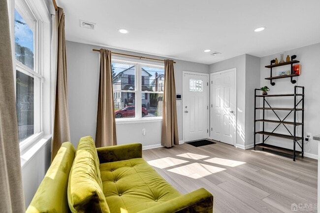 Building Photo - 438 Brookside Ave