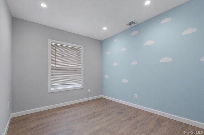 Building Photo - 616 E Broadway