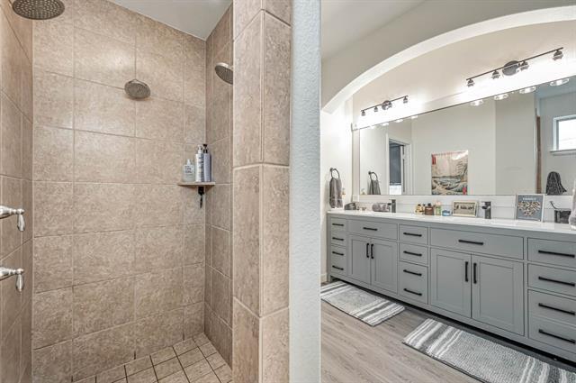 Building Photo - 6024 Beachview Ln