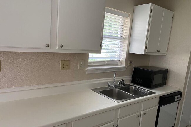 Building Photo - 1430 Kenforest Dr