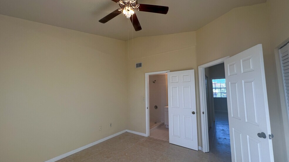 Building Photo - 735 SW 148th Ave