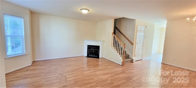 Building Photo - 915 Par One Ct