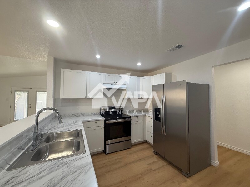 Building Photo - 5618 Wood Walk St