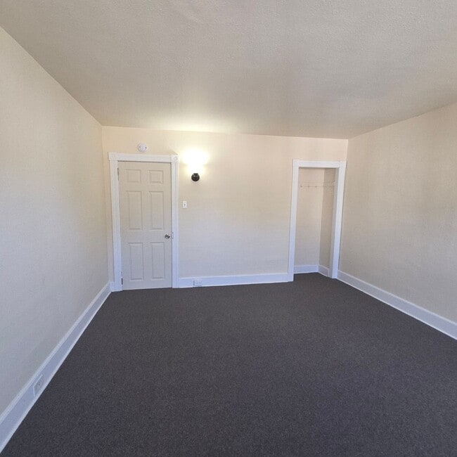 Building Photo - 33-35 Washington Street