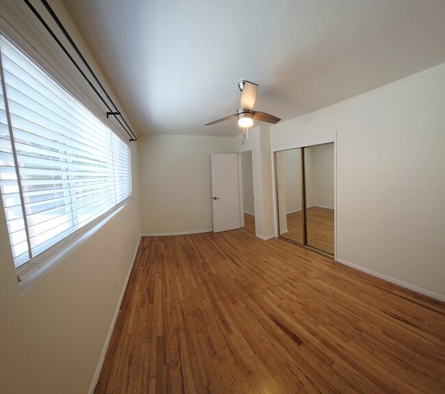 Building Photo - 2039 Thomas Ave