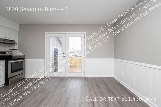 Building Photo - 1820 Sanford Dr