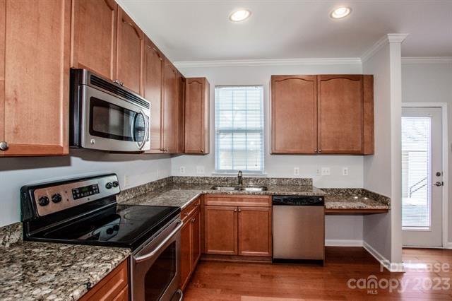 Building Photo - 1031 Central Park Cir