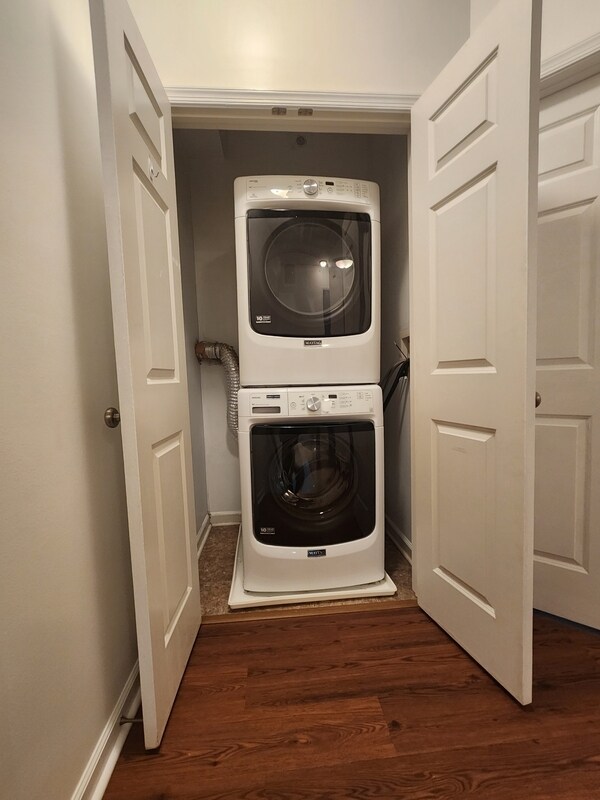 Building Photo - 1233 Parish Ave