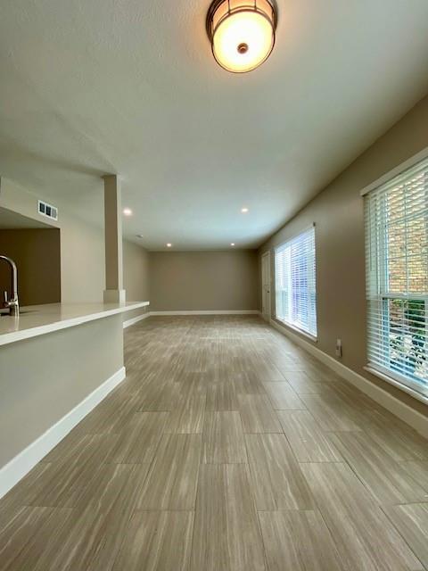 Building Photo - 2121 Fountain View Dr