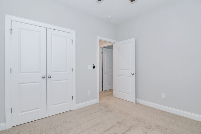 Building Photo - 3 Bedroom 2 Bathroom Ranch