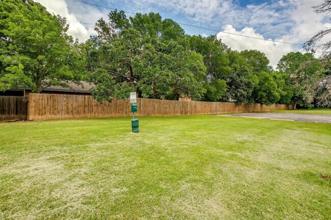 Building Photo - 2001-2007 Teasley Lane-SI FL2-ID1612706P