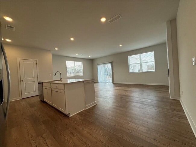 Building Photo - 7253 Mulberry St