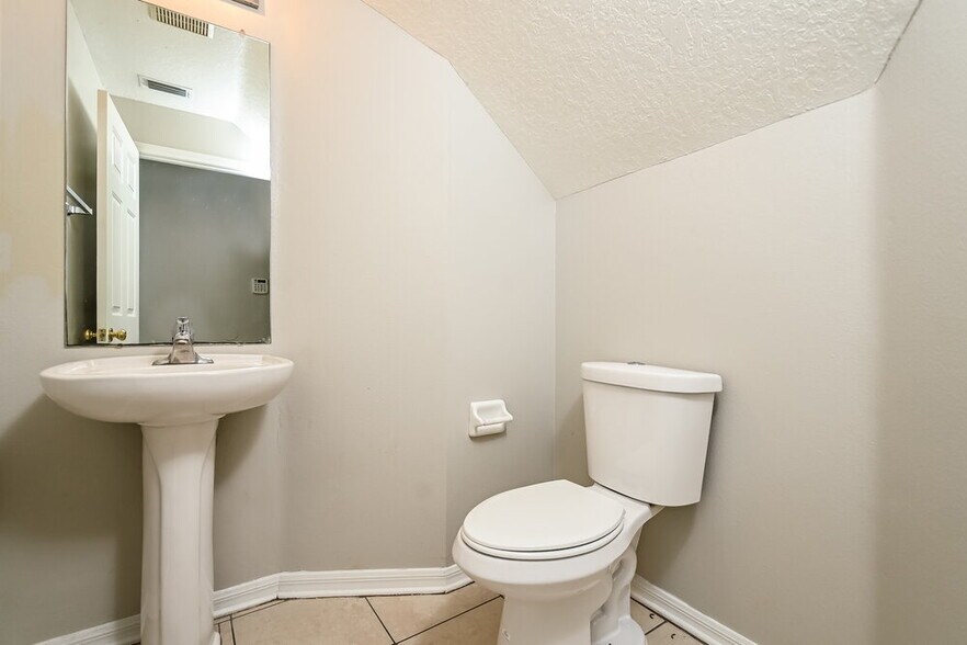 Building Photo - 10907 Hoffner Edge Dr