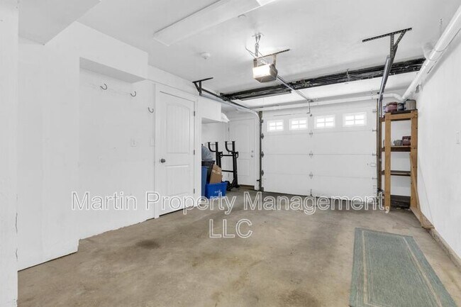 Building Photo - 83 Dresser St