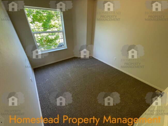 Building Photo - 599