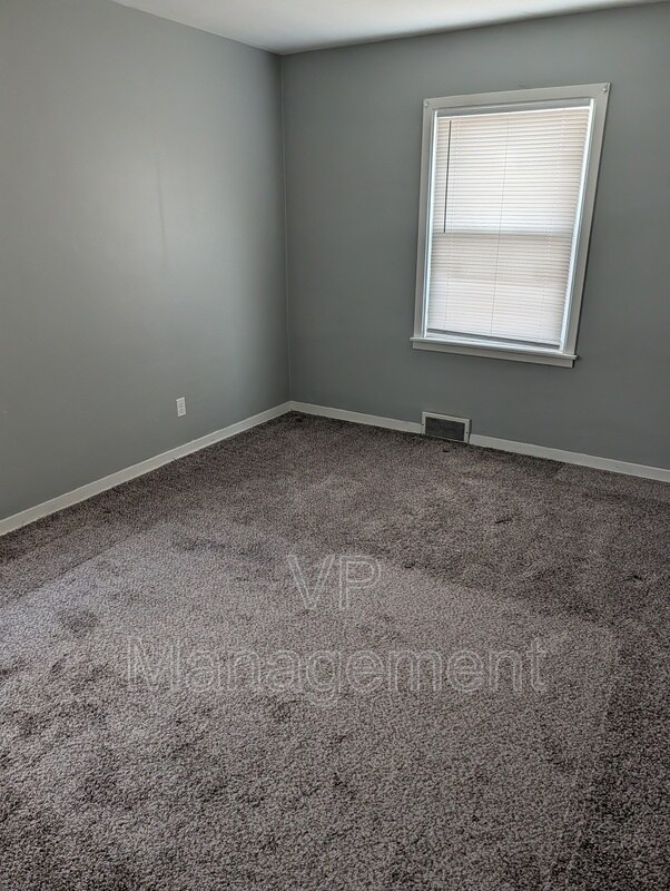 Building Photo - 424 23rd St