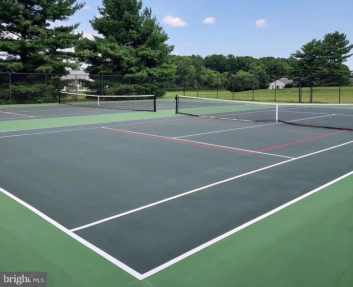 tennis/pickleball - 7026 Basswood Rd