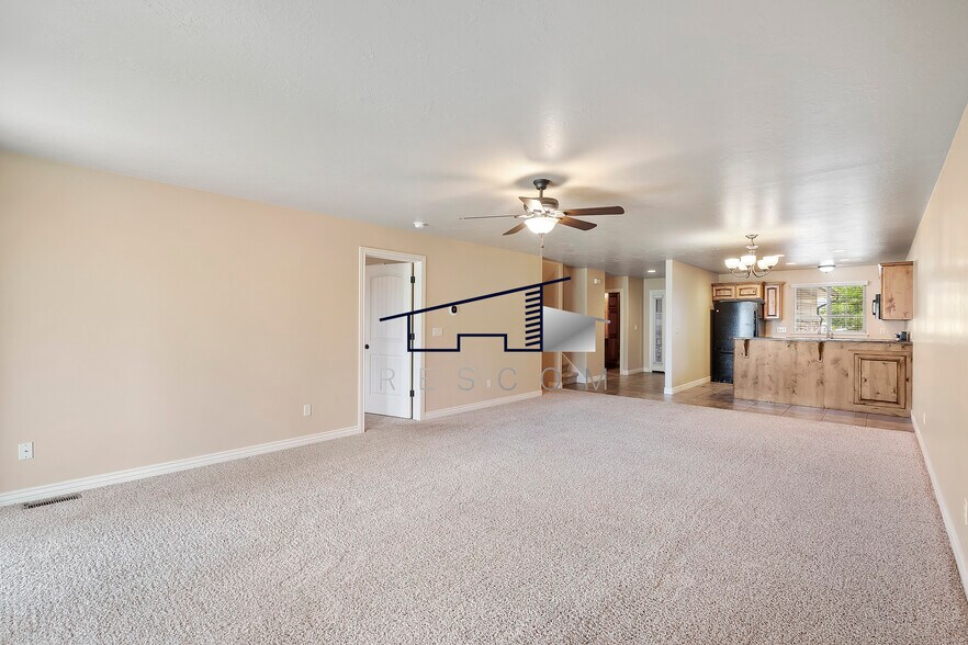 Building Photo - 757 W 4400 S
