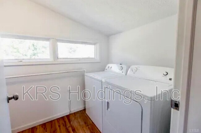 Building Photo - 103 Middleboro Pl