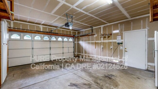 Building Photo - 121 Porterfield Creek Dr