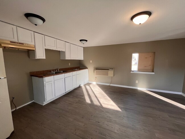 Building Photo - Westbridge Village