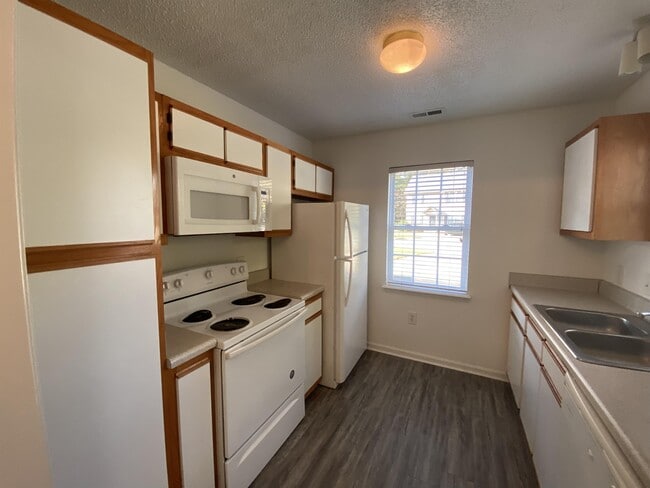 Building Photo - 107 Stratford Rd