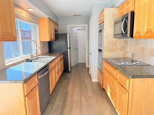 Building Photo - 2104 Poppy Ln