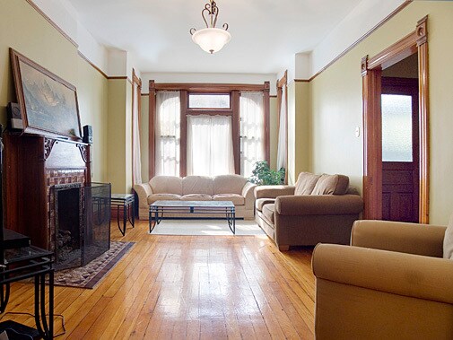 Building Photo - 716 W Briar Pl