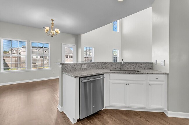 Building Photo - Meticulous 3 Bedroom Home in Lindera Prese...