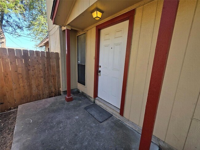 Building Photo - 1735 Horseshoe Cir
