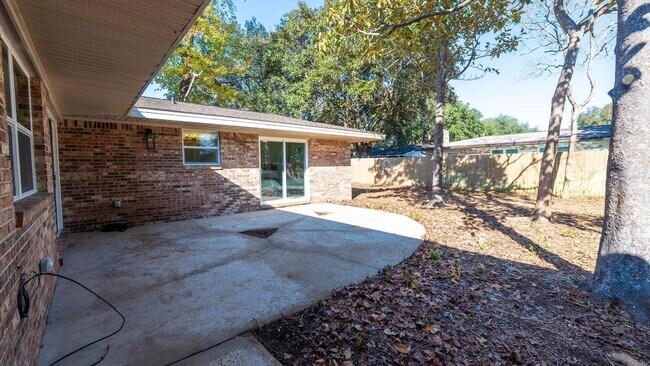 Building Photo - 1 Stafford Cir NE