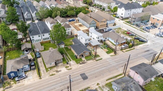Building Photo - 1435 N Durham Dr