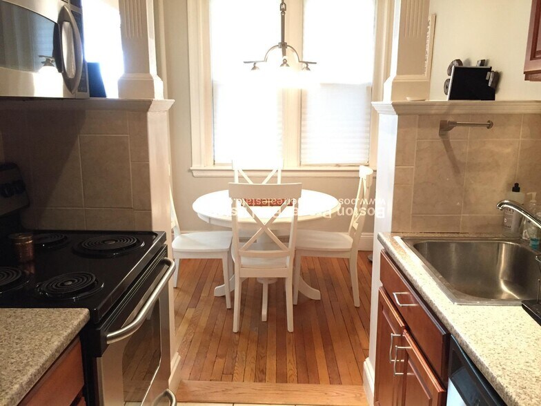 Building Photo - 70 Fenway